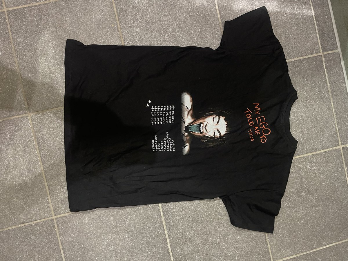 perriefthes's tweet image. for everyone wondering what Leigh’s merch looks like, this is the tshirt and the hoodie had the same design. Tshirt was €40 and hoodie was €70