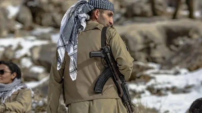 Irańskie grupy kurdyjskie zaprzeczają otrzymywaniu broni od USA. 
Trump twierdzi, że operacja CIA uzbrojenia protestujących Irańczyków nie powiodła się, ponieważ Kurdowie, którzy posłużyli za kanał dostaw, „zachowali broń” dla siebie, zamiast przekazać ją demonstrantom.