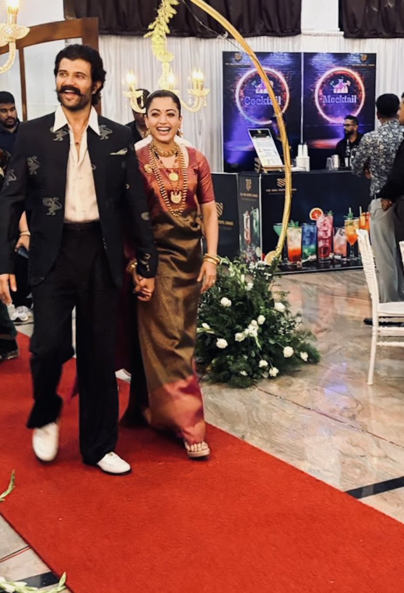 SureshPRO_'s tweet photo. #VIROSH couple in Kodugu Attire for the celebrations at @iamRashmika hometown ❤️❤️

@TheDeverakonda #VijayDeverakonda #Rashmika https://t.co/rlaV8i8shh