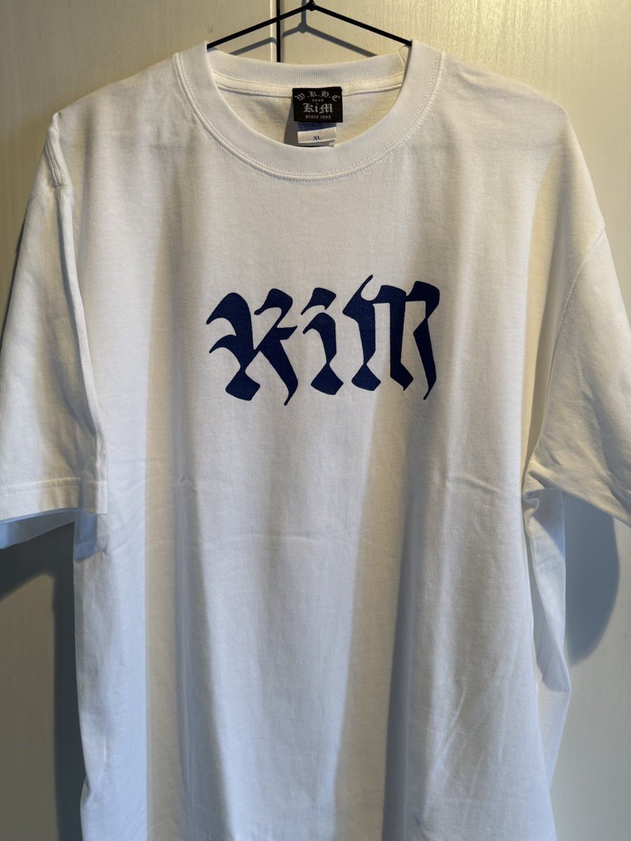 kimkchc's tweet photo. 4/19@京都MUSEの朝月夜 Series Finalで、この日限定のTシャツを物販にて販売します。

size :  M . L . XL

¥ 2,500

※数に限りがございます。

来場者にこの日限定のステッカーもプレゼント。
合わせてよろしくお願いします。

チケット予約はプロフィールにあるHPリンクからお願いします https://t.co/WUvZNdc0fs