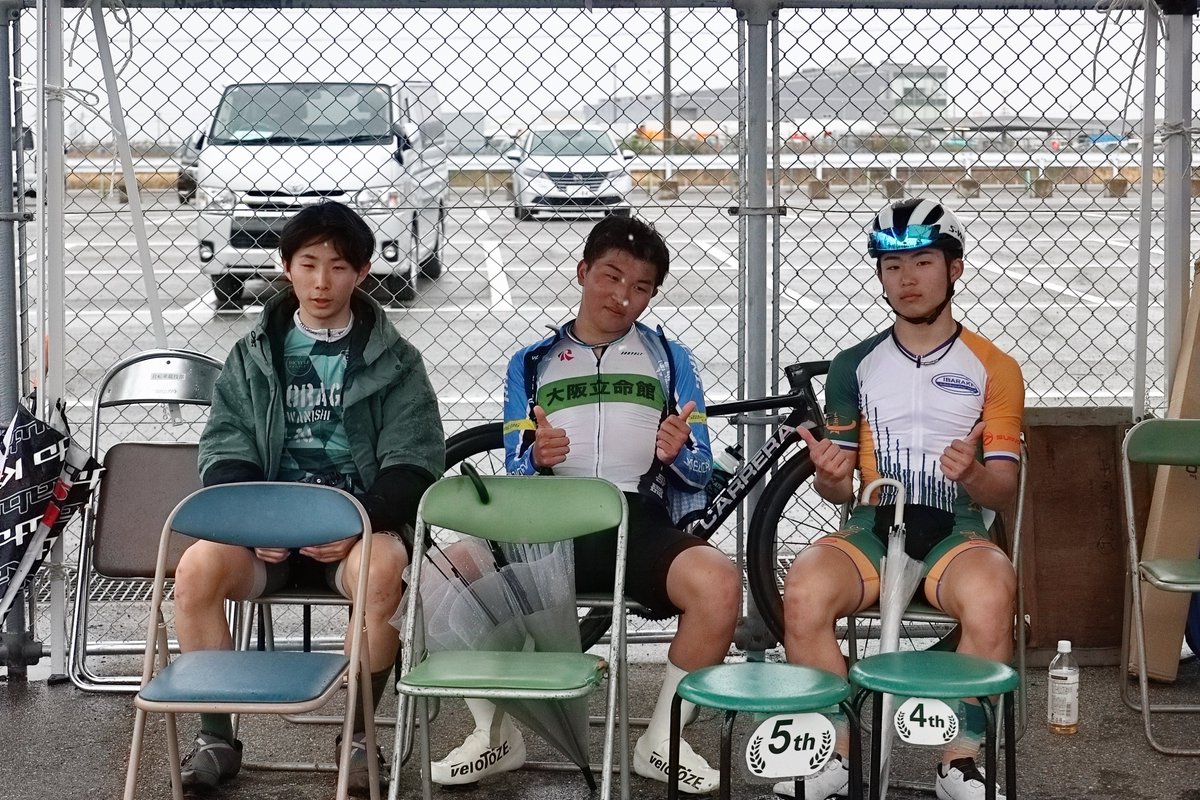 あきひこ tweet media