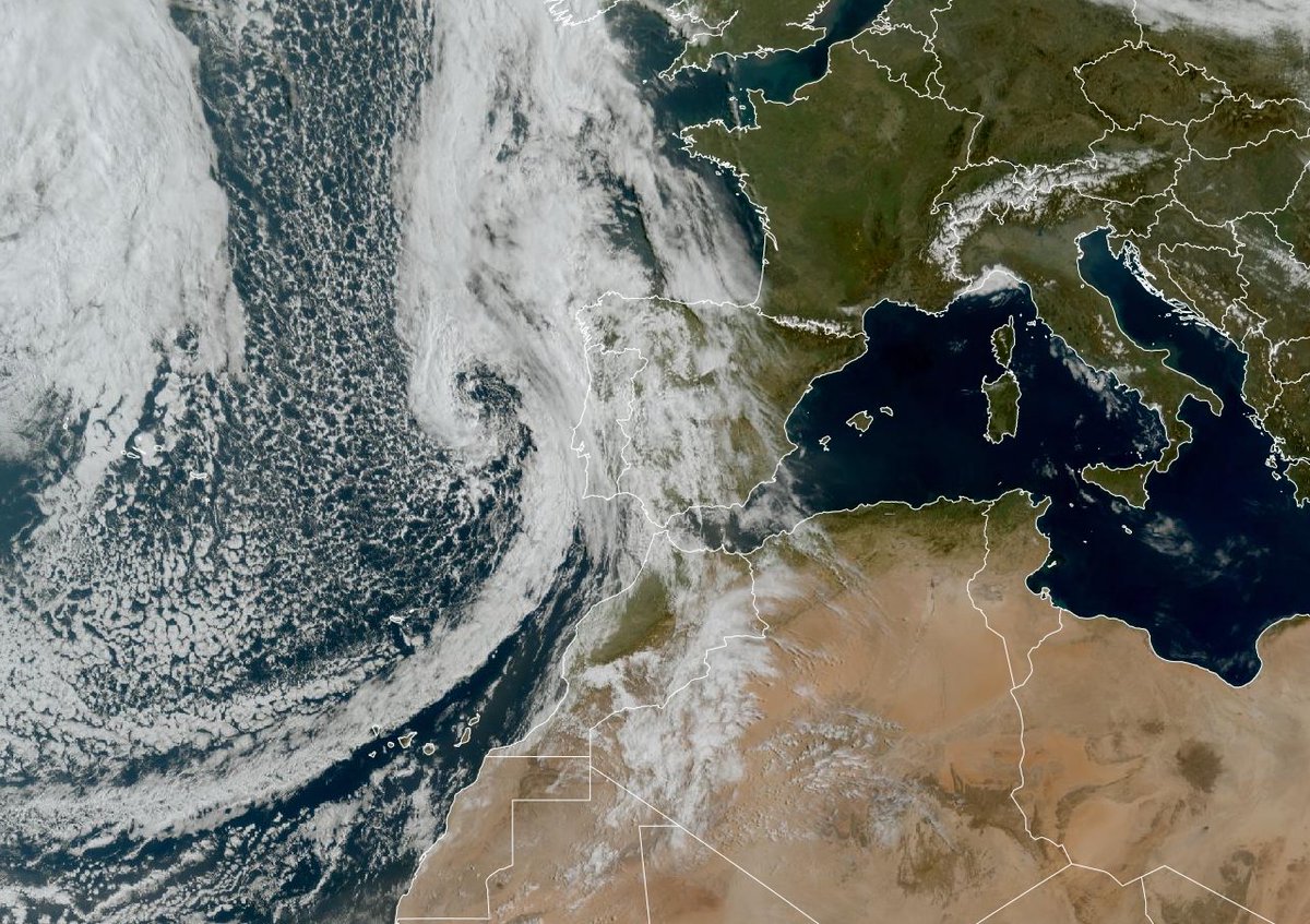 Previsto para mañana miércoles 8 de abril desde las 00:00h hasta las 08:59h avisos nivel amarillo por #lluvia (precipitación acumulada en una hora de 15 mm), y #tormentas.

#Precaución