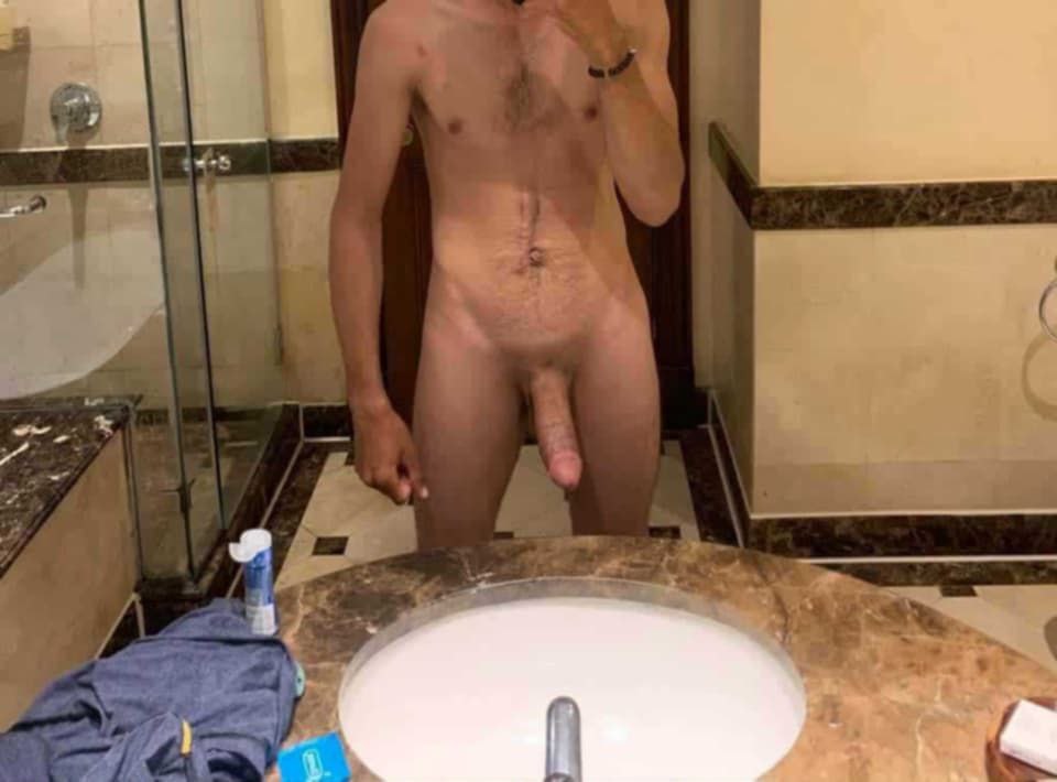 عايز بنوتى ناعمه دلوعه تكون زى النسوان صغيره تكلمنى خاص منتظرك