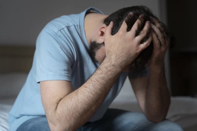 PadialCardio's tweet photo. 💓 ¿Ansiedad o problema cardíaco? 
✔️ La ansiedad suele aparecer en momentos de estrés, puede acompañarse de miedo, sudoración o temblores, y tiende a mejorar al relajarse.✔️ Los problemas cardíacos pueden presentarse con dolor en el pecho que se irradia al brazo o espalda https://t.co/baNkI4hN0U