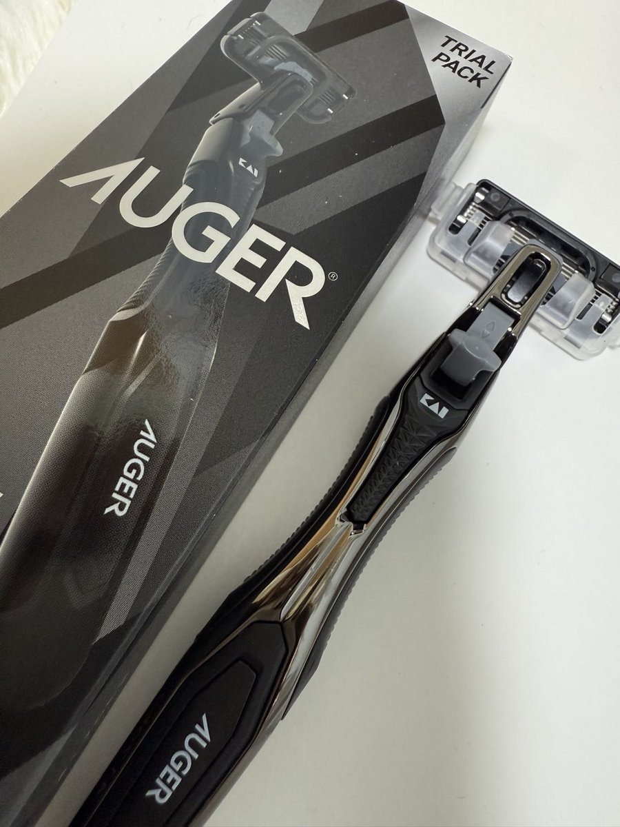 kumano_kumi's tweet image. #PR #AUGER #KAI

男女兼用で使える剃刀いただきました!!
ヘッドの角度変えられるの便利すぎる🐻‍❄️
肌にしっかりフィットしてくれて剃りやすいのが嬉しいポイント！

気になる人は是非チェックしてね😊