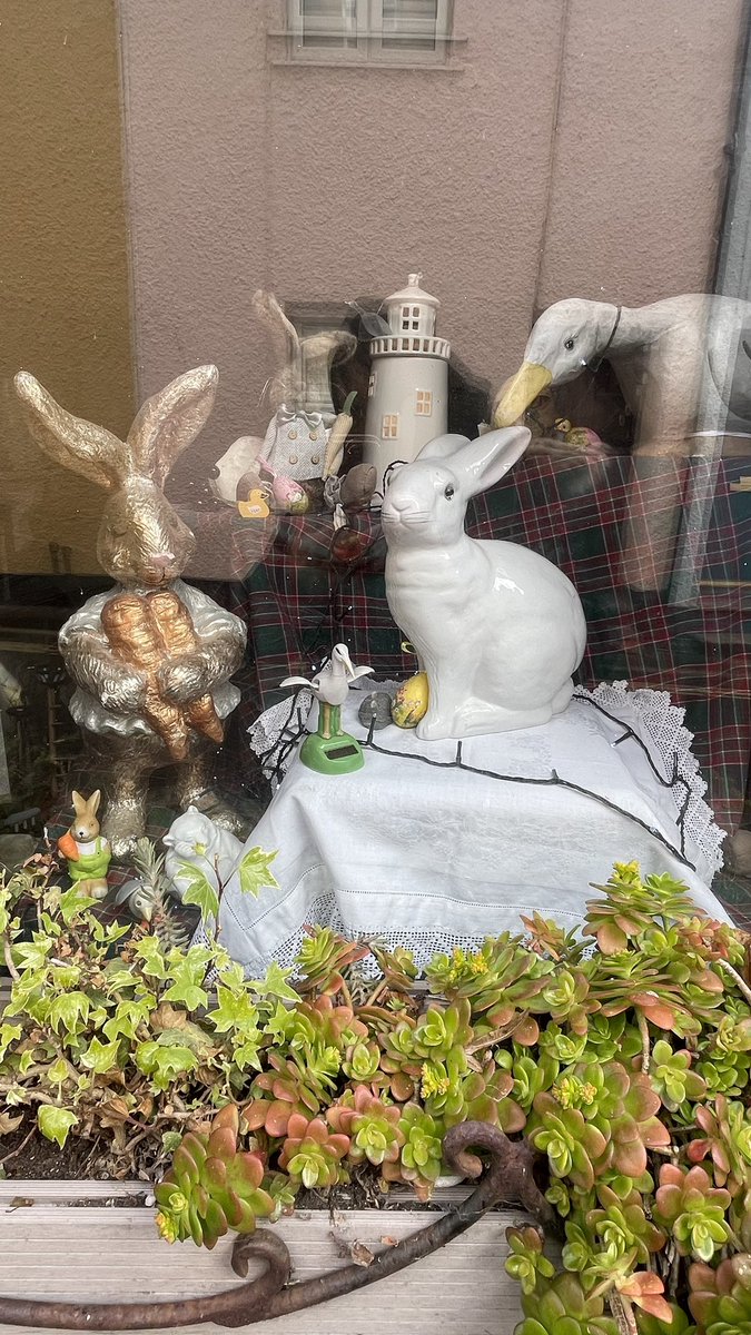 HeadzUpBusiness's tweet image. #HappyEaster saw this wonderful window display #Watchet near #Minehead
