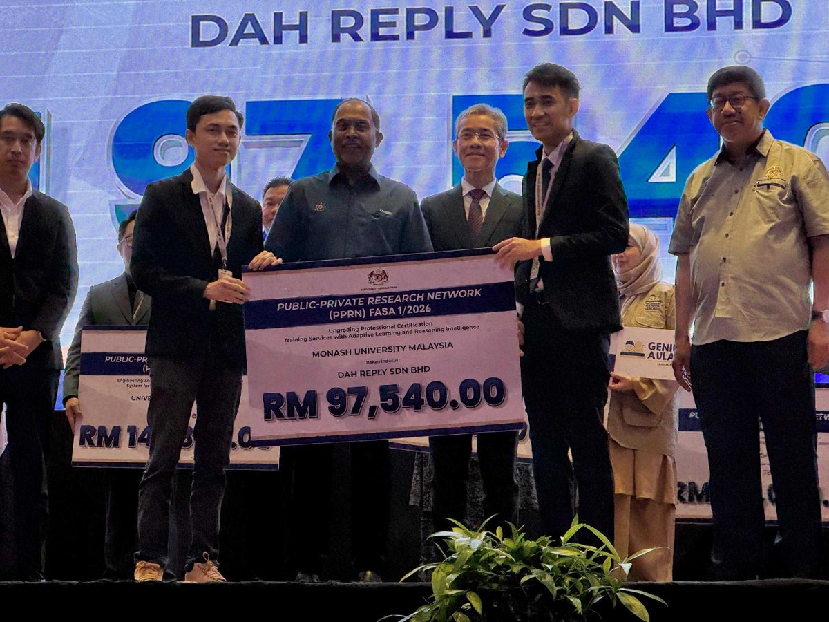 DahReplyAI's tweet image. Excited to announce that DahReply has received a PPRN grant, in collaboration with Monash University Malaysia, to build an adaptive AI learning system for professional certification training!

#AI #AdaptiveLearning #ProfessionalCertification #PPRN #MonashUniversityMalaysia