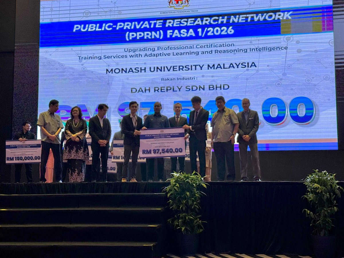 DahReplyAI's tweet image. Excited to announce that DahReply has received a PPRN grant, in collaboration with Monash University Malaysia, to build an adaptive AI learning system for professional certification training!

#AI #AdaptiveLearning #ProfessionalCertification #PPRN #MonashUniversityMalaysia