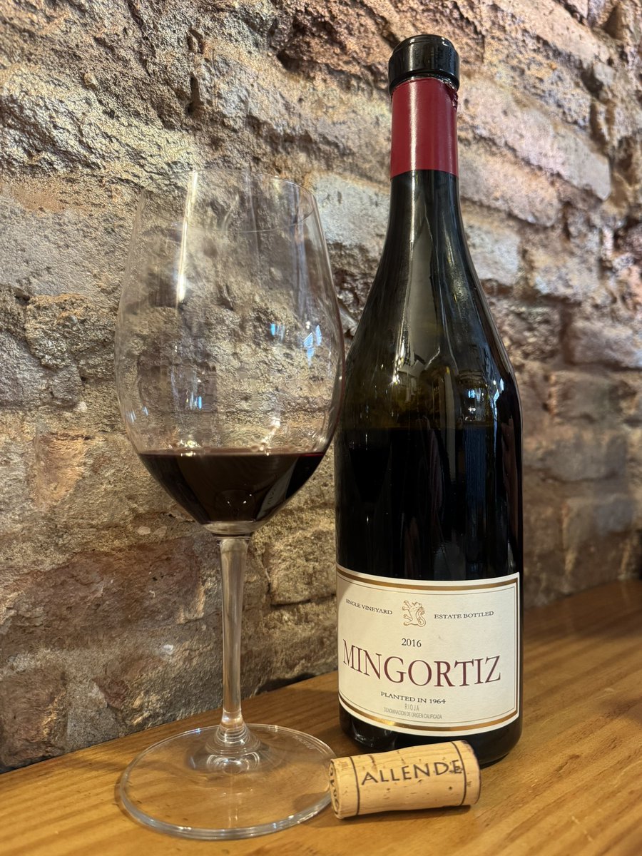 estape87's tweet photo. ✨🍇 MINGORTIZ 2016 🍇✨
.
🍷 Una auténtica joya de #fincaallende 
.
🚀 De los mejores viñedos de Miguel Angel de Gregorio, nace este tempranillo tan especial.
.
🛍️ Disponible en @vilaviniteca https://t.co/vI7L7it1XX