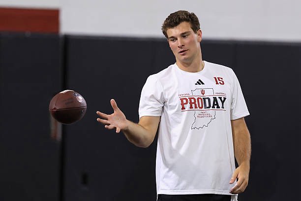 Presumptive No. 1 overall pick, Indiana QB Fernando Mendoza scheduled to visit today with the Las Vegas Raiders, the team that holds the No. 1 overall pick in the upcoming NFL draft.