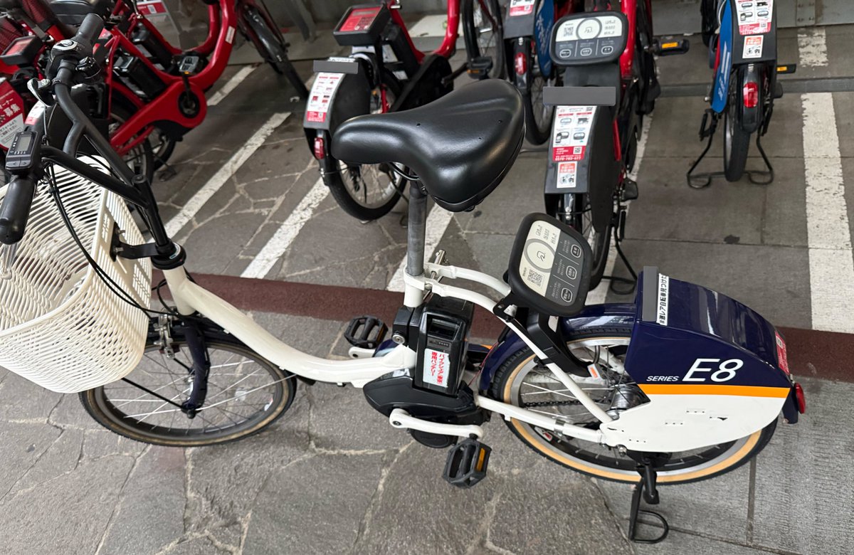 なんだこれ? レア自転車なだけあって 軽くて運転しやすかったな 