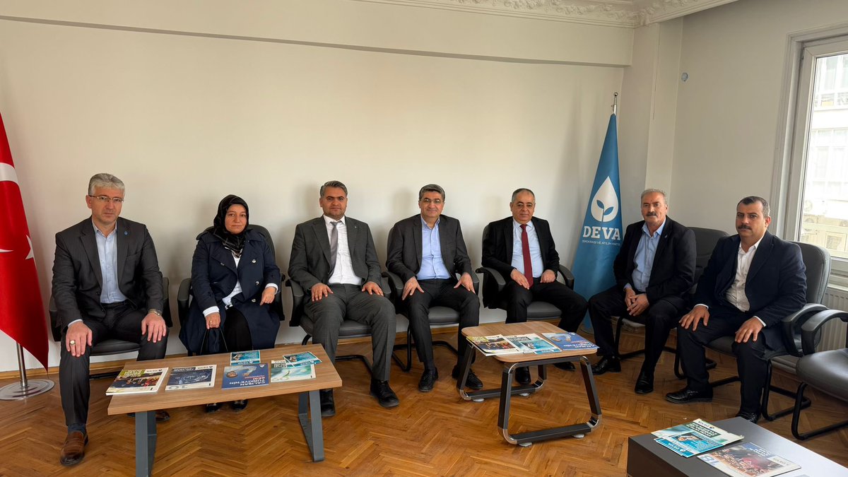 ErolOngur's tweet photo. TBMM Yeni Yol Grup Başkanı, Mersin Milletvekilimiz Sayın Mehmet Emin Ekmen, Gaziantep programları kapsamında il teşkilatımızı ziyaret etti.

Teşkilatımızla bir araya gelerek şehrimizin nabzını tuttuk.
Gaziantep’in ekonomik, sosyal ve siyasal gündemini kapsamlı şekilde değerlendirdik. Sahadan gelen talepleri, esnafımızın, gençlerimizin ve emekçilerimizin beklentilerini istişare ederek çözüm yolları üzerine fikir alışverişinde bulunduk.

İnanıyoruz ki güçlü bir istişare kültürü, ortak akıl ve samimi bir dayanışma; hem şehrimizin hem de ülkemizin yarınlarını daha sağlam temeller üzerine inşa edecektir.