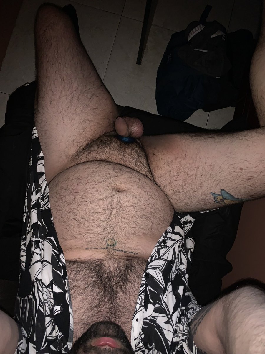 atlanticosso's tweet photo. Mirade como estou:
😈😈
#hairygay #smallcock #hairybelly #gaybear #tummytuesday https://t.co/s3vJFxPKcE