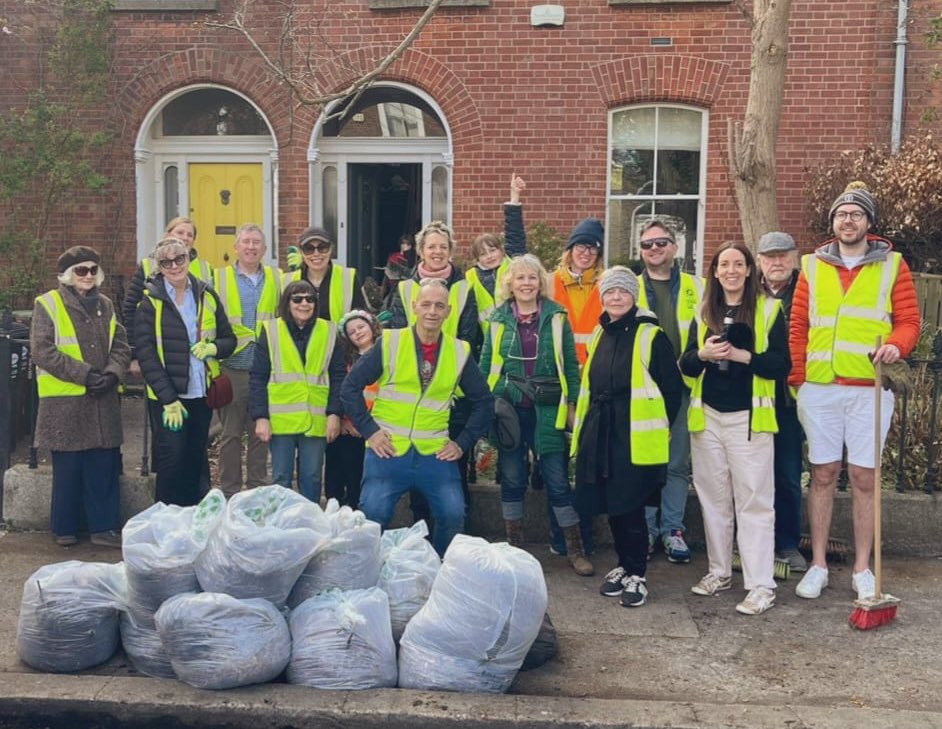 HughGillanders's tweet image. It’s so wonderful to be part of the incredible community which #Portobello is.

Every forth night at a minimum neighbours and friends come together to clean up a different street under the auspices of the #TidyTowns here in @DubCityCouncil South inner city!

#LoveWhereYouLive