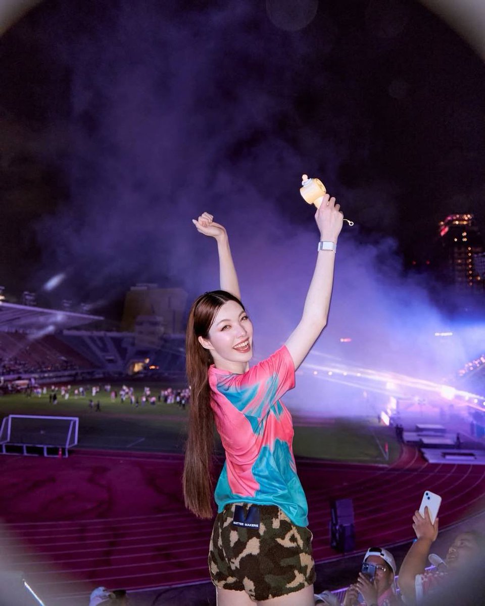 june 🌈 tweet media