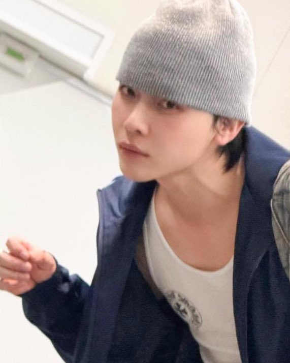 이 남자는 먼가요