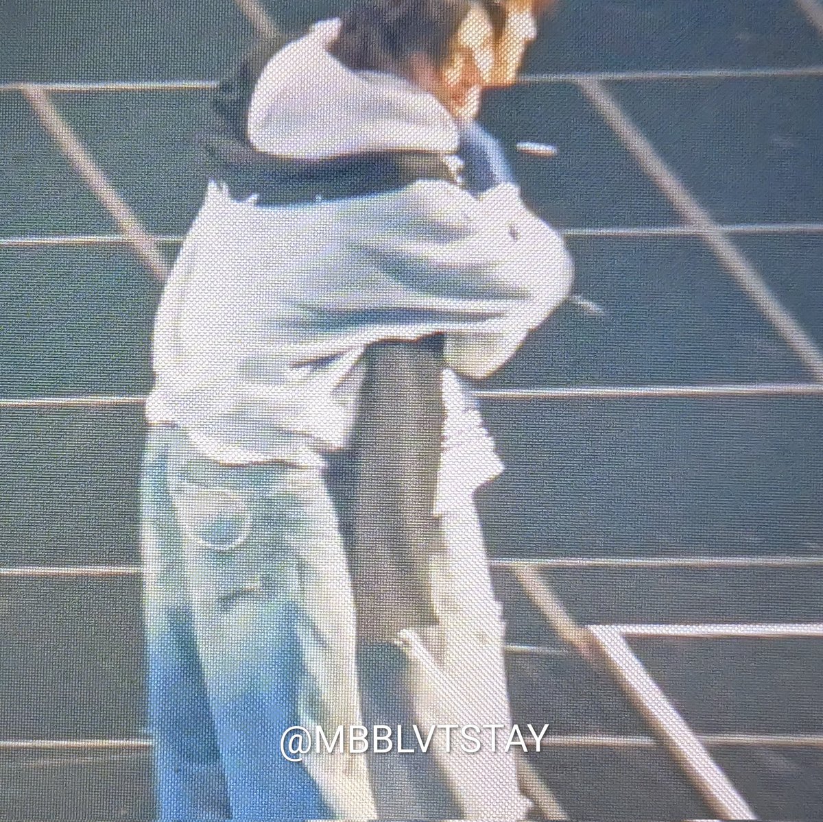 Hi, I have some more devastating previews to share of Seungmin and Hyunjin's hug from the fanmeet