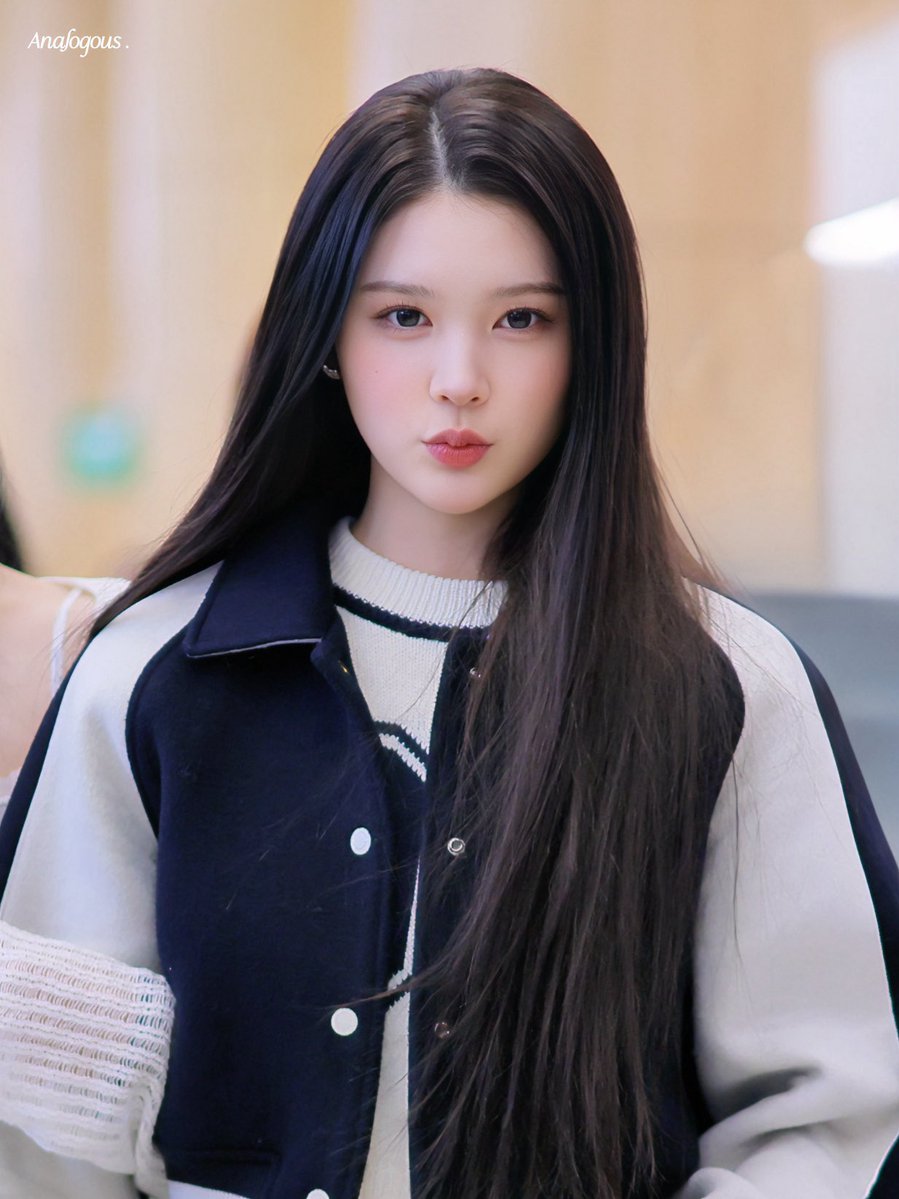 Analogous tweet media