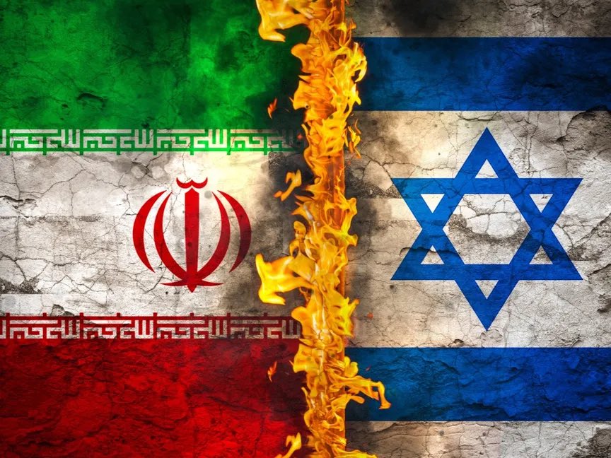 Saadbintiflah's tweet photo. يجادل بعض العرب بأنه يؤيد #ايران لانها تقصف عدوه #اسرائيل بغض النظر عن جرائم ايران و #العدوان_الإيراني_السافر على دول الخليج، بمبدأ عدوّ عدوي صديقي،،
فهل يلوم هؤلاء اهل الخليج إن أيدوا #اسرائيل بضربها لإيران التي تعتدي عليهم وتقصفهم بغض النظر عن جرائم اسرائيل بنفس مبدأ عدو عدوي صديقي؟؟
#العدوان_الإيراني_السافر 
#الكويت_خط_أحمر 
#الخليج_خط_أحمر