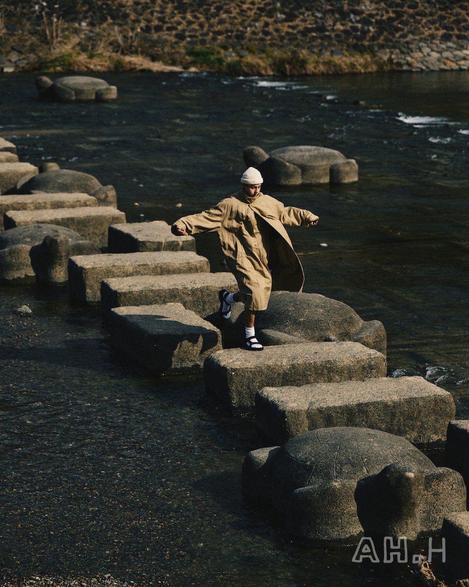 hynm's tweet image. サンダルにソックスというコーディネイトが流行って早幾年。サンダルは定番のテバがいままた新鮮。合わせるソックスはクラシックなんだけど、モダンな機能性があるもので。

#akiohasegawa #長谷川昭雄 #teva #yahae #cahlumn #chicstocks 

ah.houyhnhnm.jp/feature/style_…