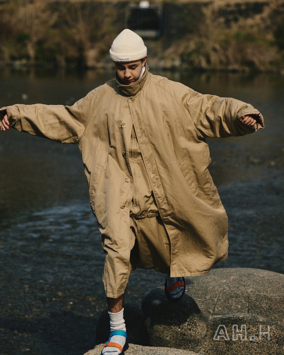 hynm's tweet image. サンダルにソックスというコーディネイトが流行って早幾年。サンダルは定番のテバがいままた新鮮。合わせるソックスはクラシックなんだけど、モダンな機能性があるもので。

#akiohasegawa #長谷川昭雄 #teva #yahae #cahlumn #chicstocks 

ah.houyhnhnm.jp/feature/style_…