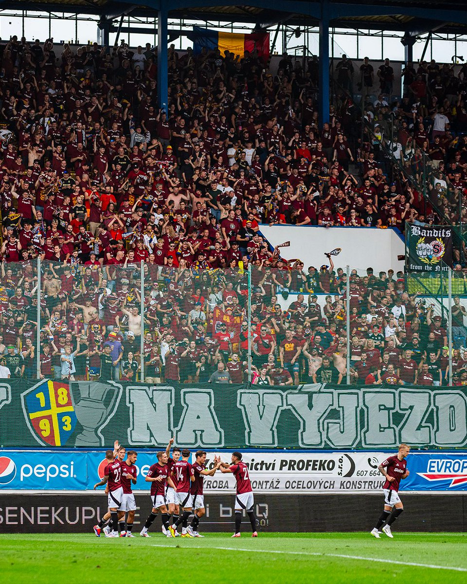 𝟏𝟒𝟕𝟎 sparťanů požene v neděli Spartu v Teplicích za třemi body. Vstupenek do našich sektorů je ovšem ještě více než dost. Vyrazte podpořit Spartu na teplická Stínadla! Vstupenky za 300,- můžete pořídit na tomto odkazu ➡️ ac.sparta.cz/09gkep99.