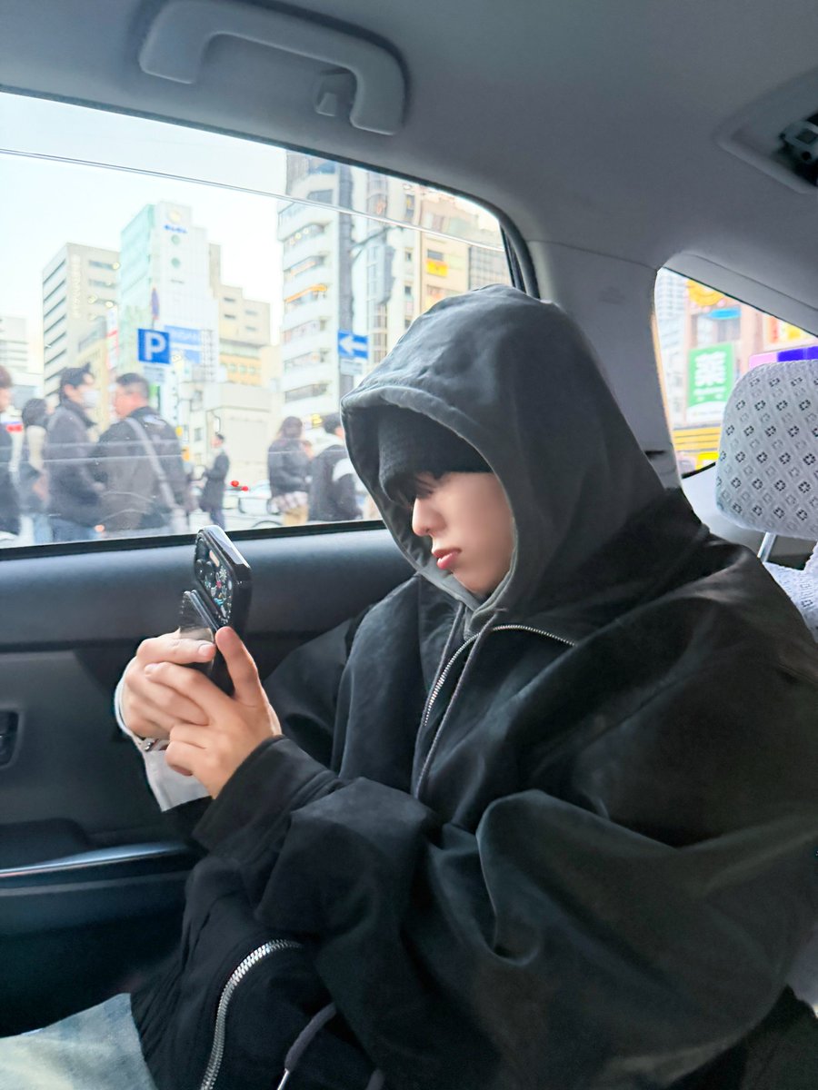 nSSign_official's tweet image. [ #도하 ] 일본 택시에서 사진 찍으면 잘 나온다고 들었는데 어땡?

#nSSign #엔싸인 #エンサイン #DOHA