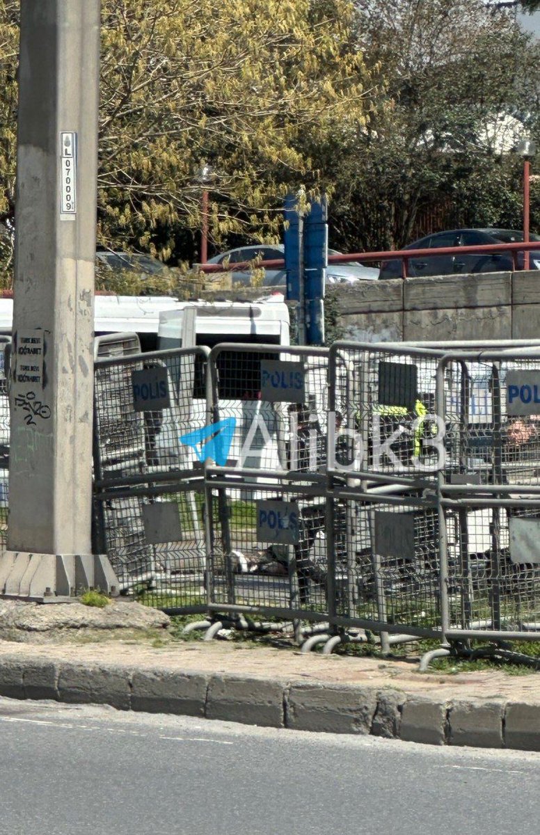 Qa11am's tweet image. 3 شـ هداء هاجـ موا مبنى القنصلية الإسرائيلية في إسطنبول وارتقوا بنيران الشرطة التركية