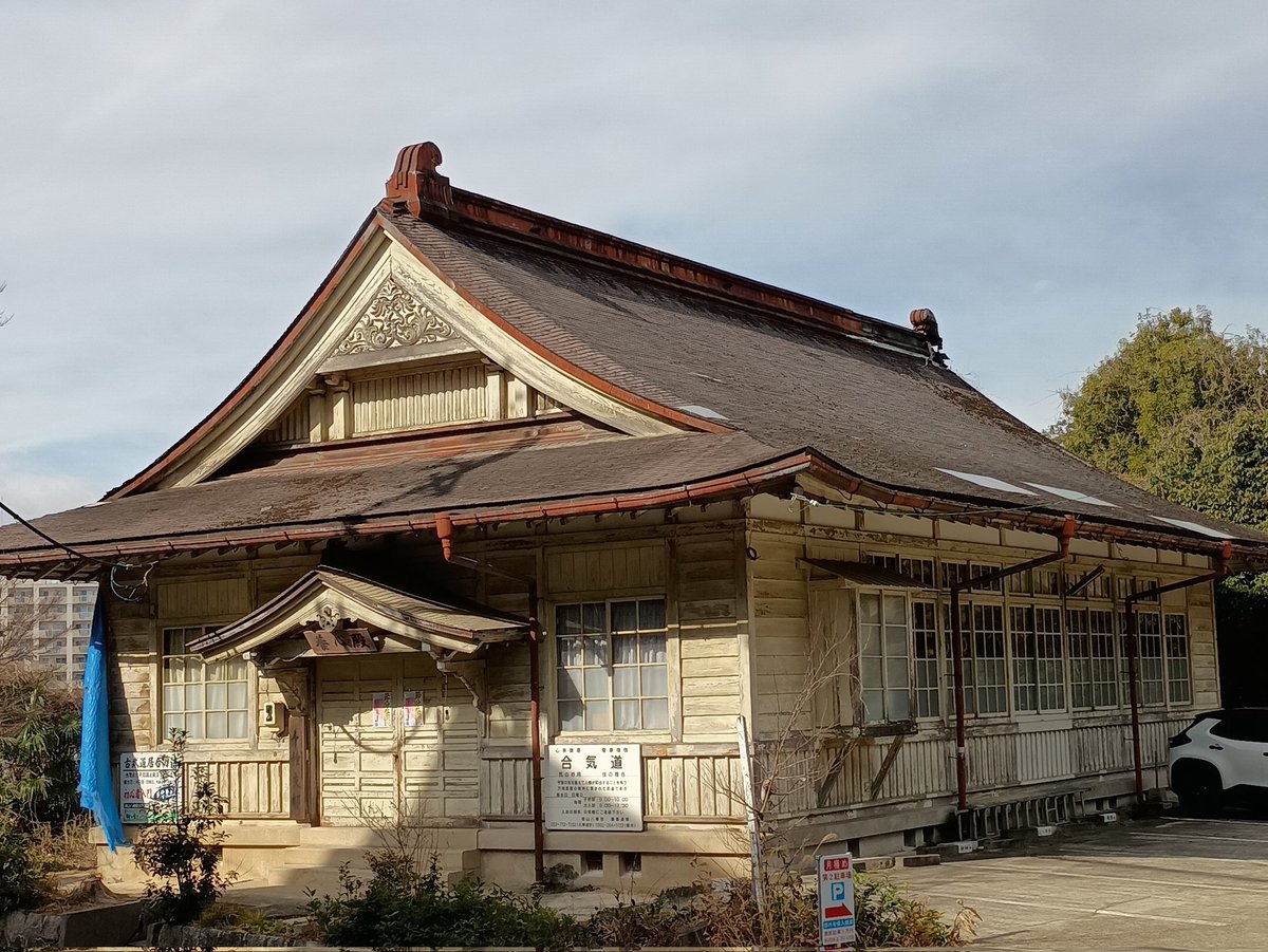 ガイドブックには載らない建物たち tweet media