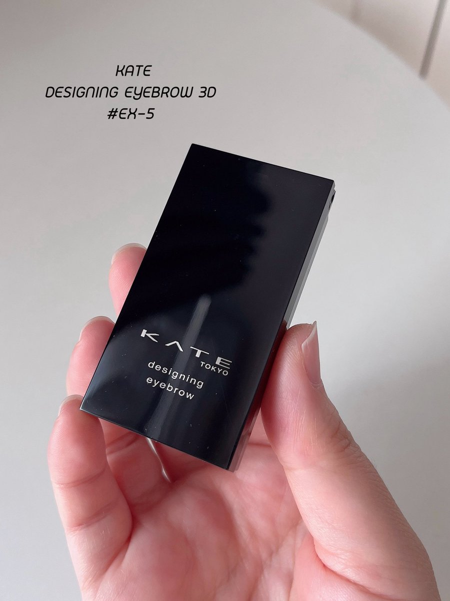 muaizy_ss's tweet image. พาเลทคิ้วของ KATE อันนี้เนื้อดีมากกก เขียนง่าย สีชัด ไม่เป็นก้อนๆ คือใช้แปรงที่เค้าแถมมาให้คือเขียนโครงคิ้วเป๊ะมาก ของเราสี EX-5 สีออกน้ำตาลเข้มไล่โทน แนะนำสีนี้เลยสำหรับสาวๆผมสีเข้ม 🤎

#KATE #KATEThailand
#KATEDesigningEyebrow3D