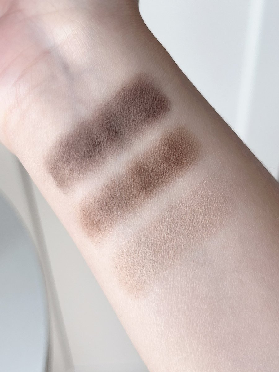 muaizy_ss's tweet image. พาเลทคิ้วของ KATE อันนี้เนื้อดีมากกก เขียนง่าย สีชัด ไม่เป็นก้อนๆ คือใช้แปรงที่เค้าแถมมาให้คือเขียนโครงคิ้วเป๊ะมาก ของเราสี EX-5 สีออกน้ำตาลเข้มไล่โทน แนะนำสีนี้เลยสำหรับสาวๆผมสีเข้ม 🤎

#KATE #KATEThailand
#KATEDesigningEyebrow3D