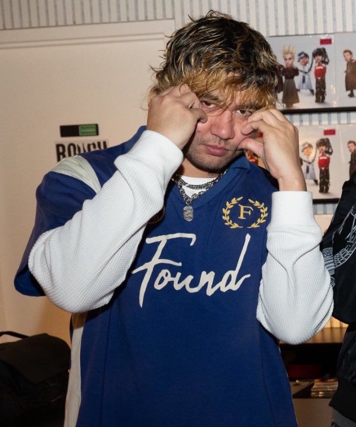 CALXDARLING_'s tweet image. 𐙚⊹ ࣪  calum being in his cute / aegyo era 🥰 ⊹♡

#5SOS #CALUMHOOD