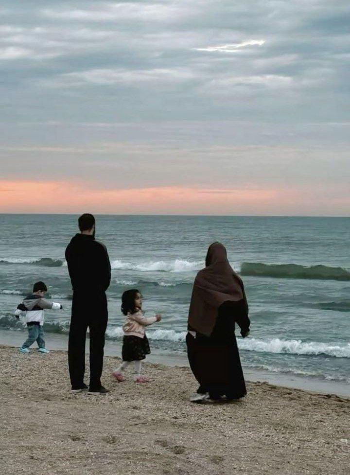 ربما في المستقبل أمتلك عائله 
 طيبة يملؤها الأنس والحب