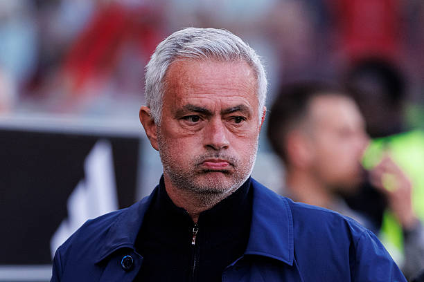 alpiedeldeporte's tweet photo. #Mourinho carga contra sus jugadores tras empate ante el #CasaPia de #PatrickSequeira: “Quisiera que algunos no jugaran más” https://t.co/ghZOK77Kp7 https://t.co/8zSuYZwFSn