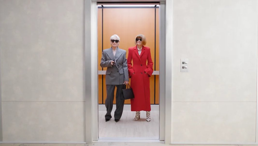 pakosaladote's tweet image. Meryl Streep y Anna Wintour posando juntas para VOGUE. 

Anna no era la más feliz con que la relacionaran con la primera película por lo que esta portada sí resulta histórica. 

#ElDiabloVisteALaModa
#DevilWearsPrada 2