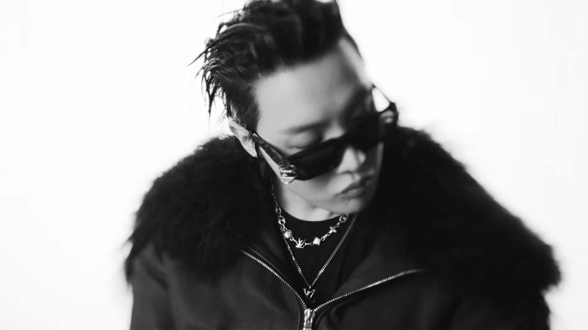 hobi's little ray of sunshine ☀️ tweet media