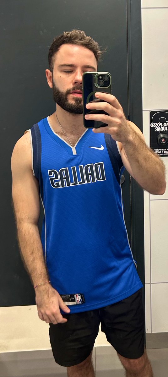 RollerbladerRx's tweet image. E quando eu quase lancei essa na minha vida…

Gostam de basket?

Milwaukee ou Dallas? 👀

Azul ou Verde?

#dallas #milwaukee #rollerblading #hairychest