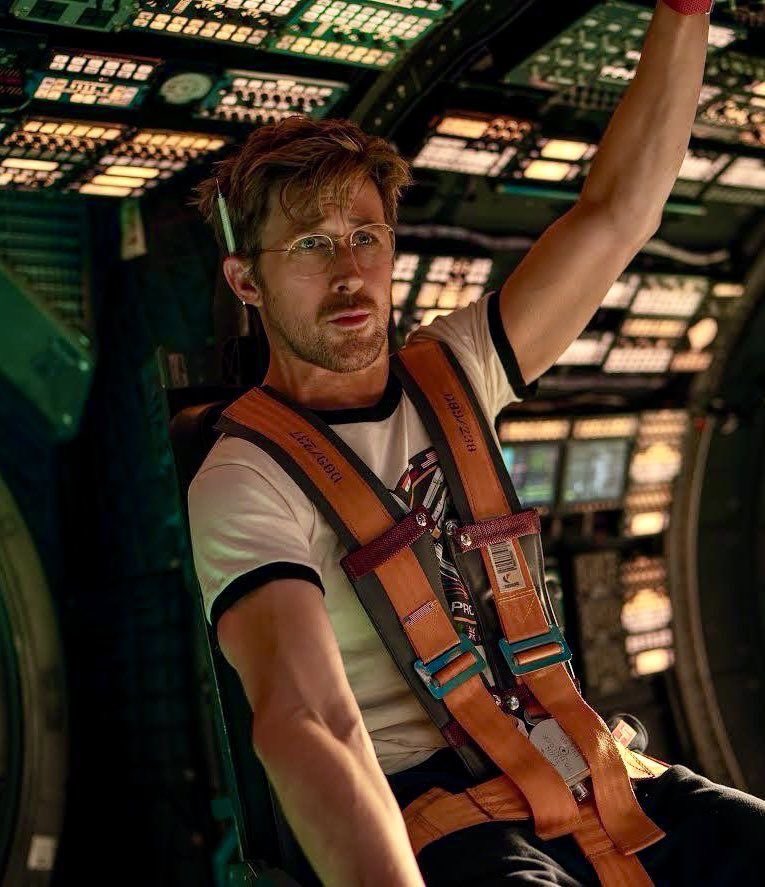 ProjHailGosling's tweet image. 2 pics of me #phmselfieday #phmsd #projecthailmary