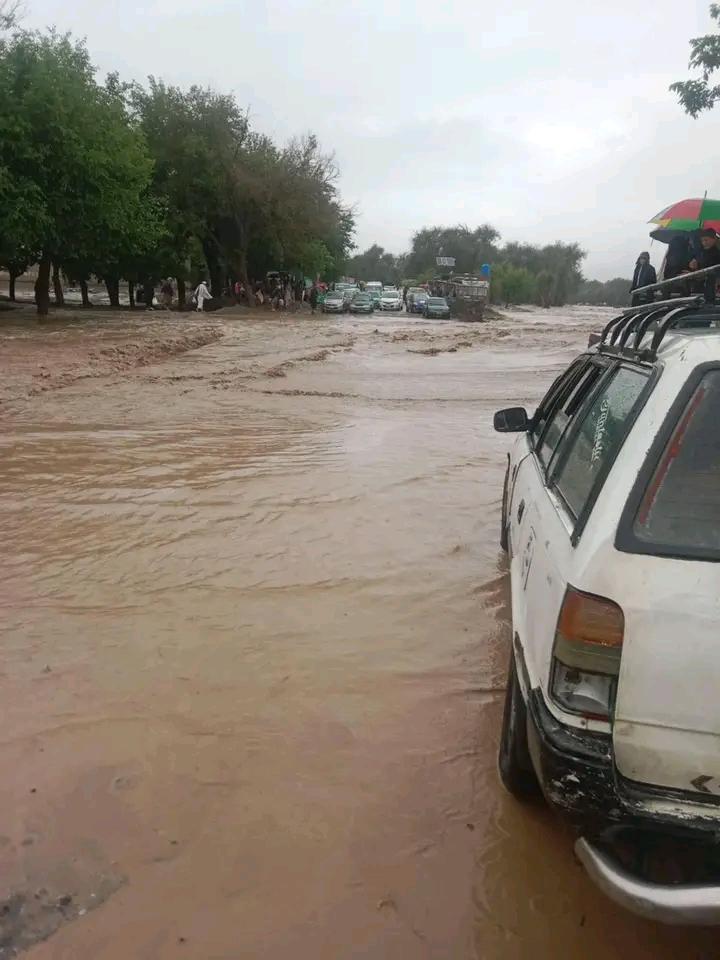 KhalylaHarito's tweet photo. Several people have died or have been injured in recent floods in #Afghanistan. We want to help a few children from #Khost injured with their homes collapsing. If you can help kindly do so on https://t.co/sJLThvbSJB. Thank you https://t.co/DFko0TqEi7