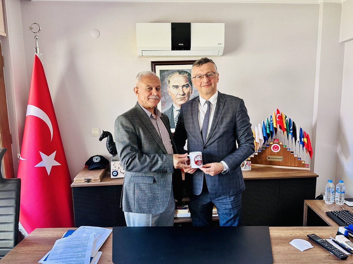 ayed0923's tweet photo. Hemşehrimiz Söke Denetimli Serbestlik Müdürü Sn. Fatih Ziya ŞAHİN’ i makamında ziyaret ettik. İlgi, alakaları ve misafirperverliğinden dolayı kendilerine teşekkür ederiz. https://t.co/AH5sdjDAMk
