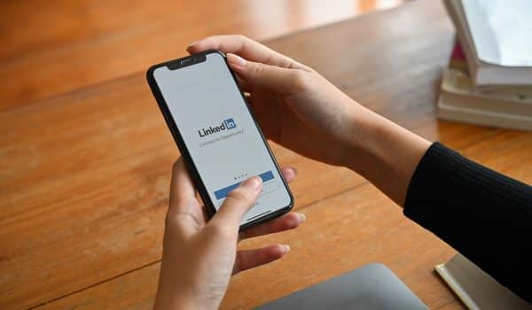 Siecledigital's tweet image. LinkedIn espionne-t-il votre navigateur en secret ? Ce code invisible fait polémique dlvr.it/TRw5PT #RéseauxSociaux #LinkedIn