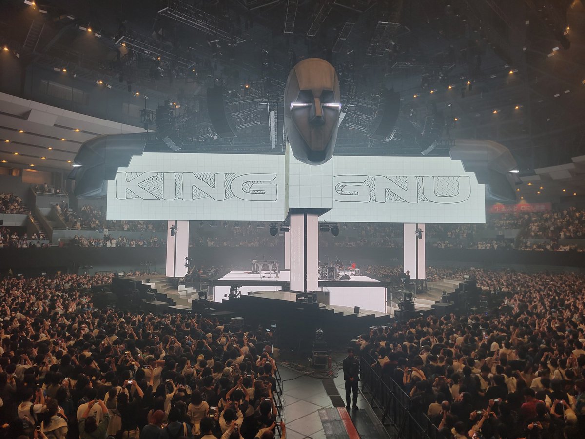 sugi178ayami's tweet photo. 「King Gnu CEN＋RAL TOUR 2026 」広島DAY2に参戦
2026/04/05
2階スタンドG12列からの眺め。
眼福♥️命揺らしてきました。
#KingGnu #KingGnuCENTRALTOUR
#広島グリーンアリーナ https://t.co/zTcbwy7ko7
