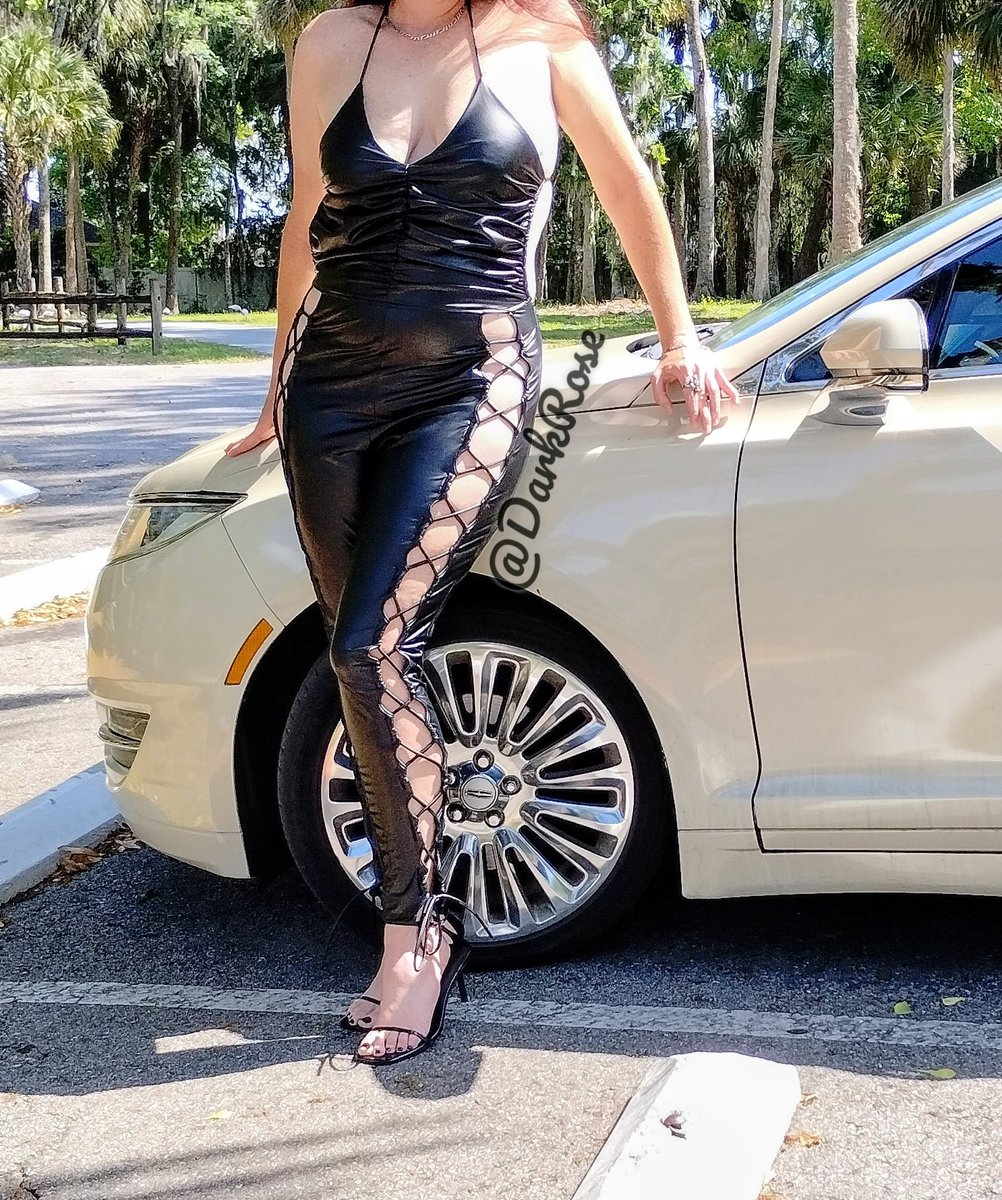 DarkRose_4's tweet photo. @Milf_Promo Love this outfit. https://t.co/lextyQFXOb