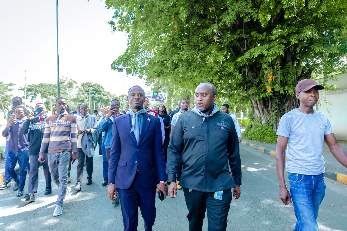 jumuiya's tweet photo. 𝐊𝐖𝐈𝐁𝐔𝐊𝐀 - 2026
🔹The EAC, alongside regional stakeholders, today marked the 32nd Commemoration of the Genocide Against the Tutsi in Rwanda in Arusha, Tanzania.

The commemoration began with a solidarity walk through Arusha town, followed by a wreath-laying ceremony at the EAC Genocide Memorial.

“Kwibuka”, meaning to remember, is a call to honour the lives lost, stand with survivors and reflect on the enduring lessons of the genocide.

The EAC joins the people of Rwanda and the international community in mourning the victims and paying tribute to the resilience of survivors.

@KwibukaRwanda @KanaFlash @RwandaMFA @visitrwanda_now