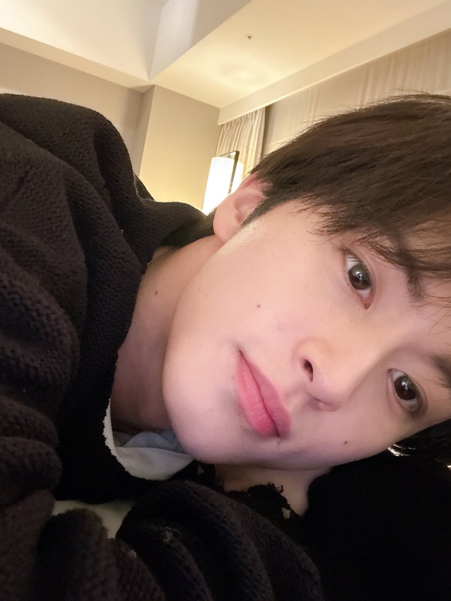 𝓏𝑒𝑒 tweet media