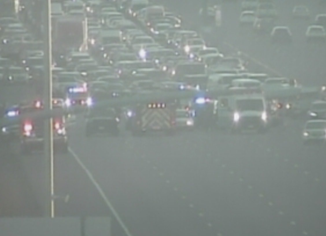 ElaineLeung4's tweet image. #Fairfield CLOSURE: WB 80 at Travis Blvd is CLOSED due to police activity… #CHP &amp;amp; #police pursuit of some sort ended up with suspect car on 80… AVOID area! This may be a long shutdown WB 80 at Travis! Jammed up past Alamo! 

#SF #BayArea #traffic #TotalTraffic #TotalTrafficSF