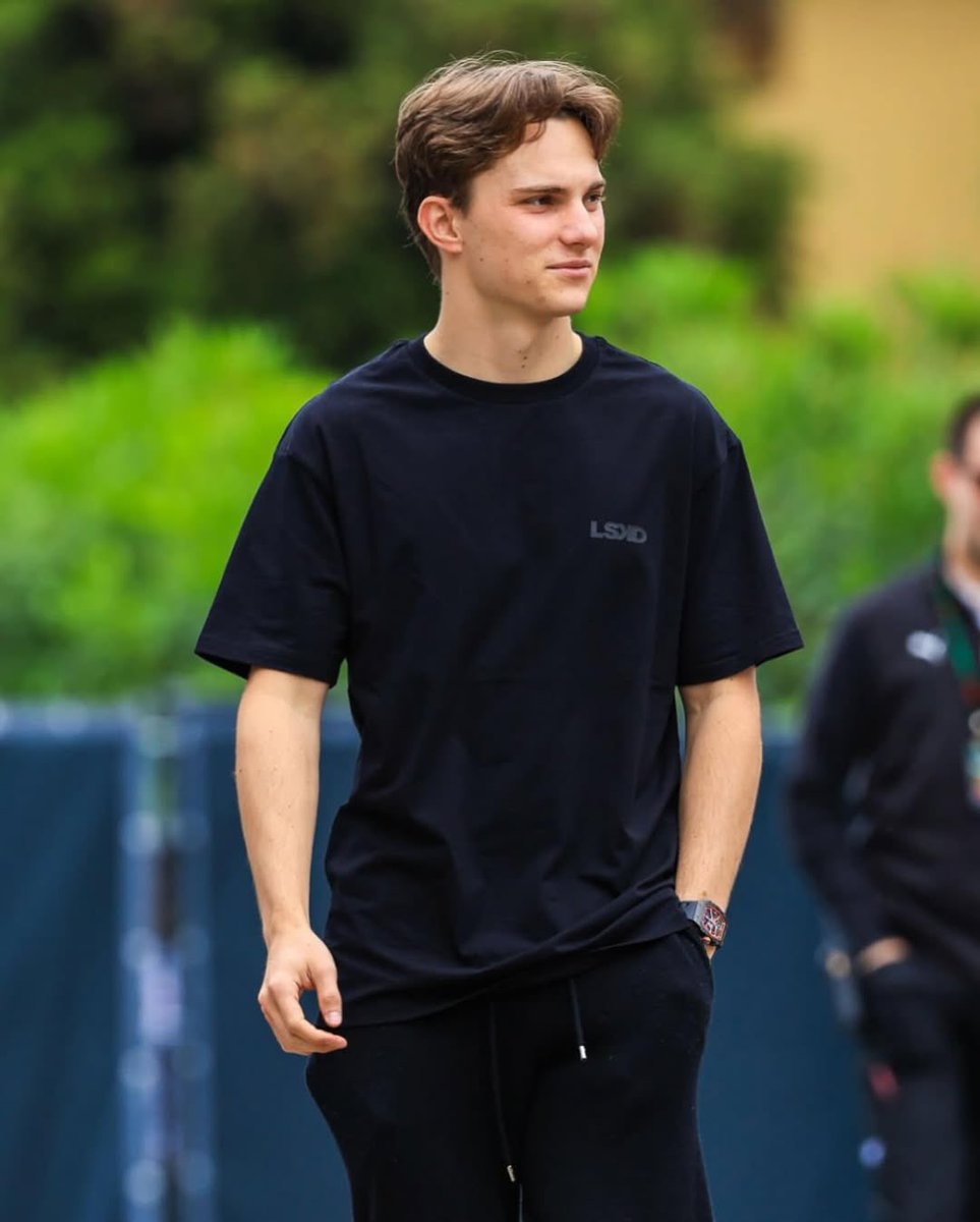 𝓂𝑒𝓁 tweet media