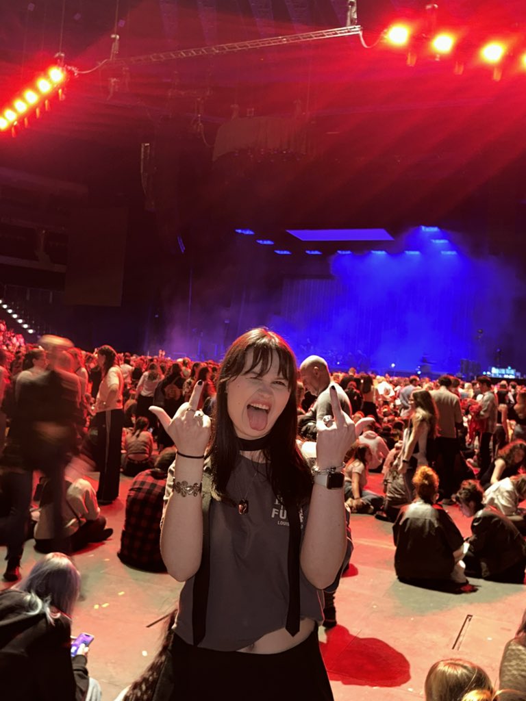 zuza, occasionally tweet media