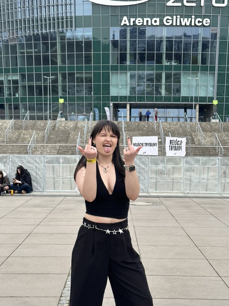 zuza, occasionally tweet media