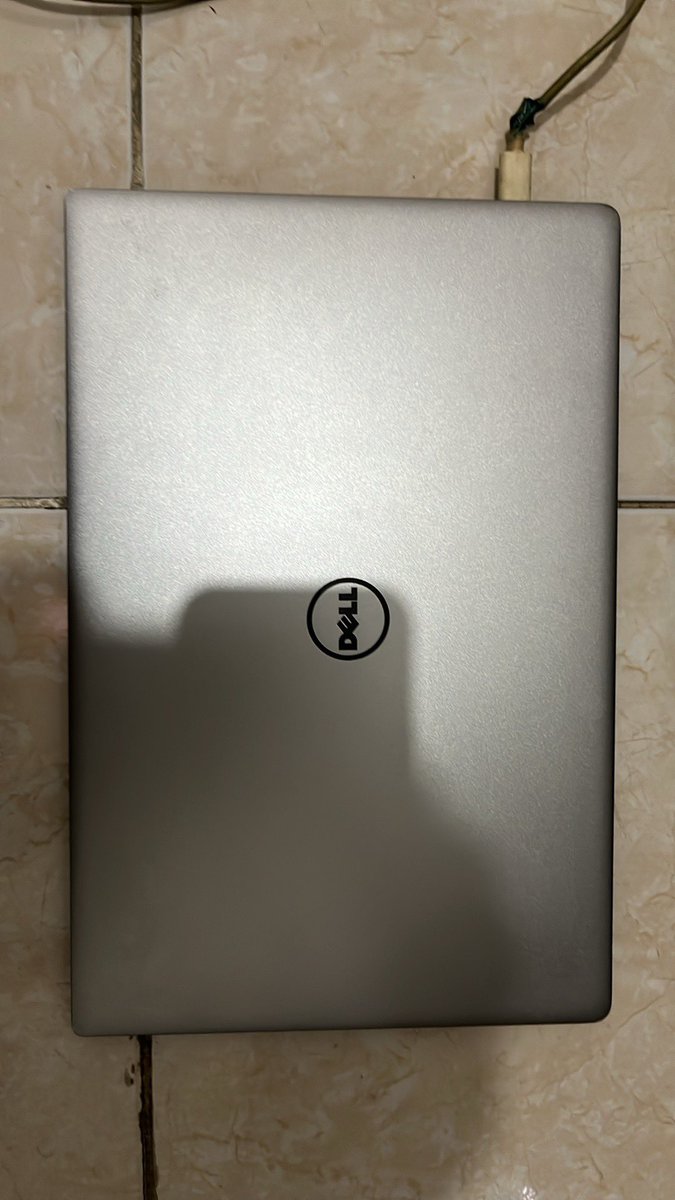 ArsetaGama's tweet photo. Jual aja barangkali ada yang DELL XPS 9360 8/512 i7 gen 7 minat fungsi normal semua open price di 4.8 nego banget

Jual karena udah gk kepake https://t.co/xCGQj41x03